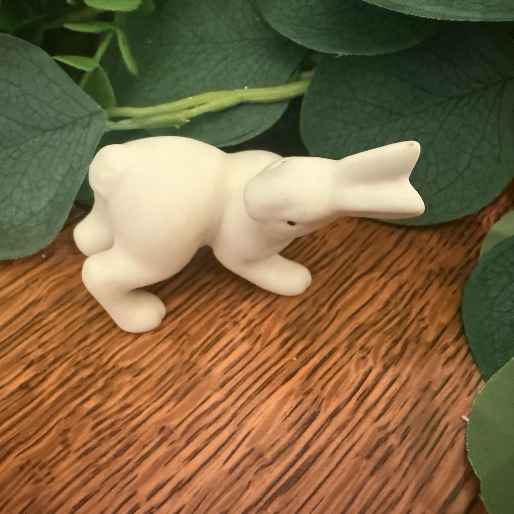 Department 56 Easter Bunny Vintage Spring Rabbit Figurine -RARE Turned head pose